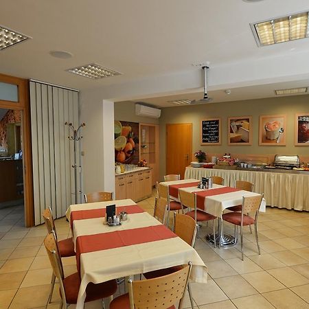 Hotel Vaka Брно Екстер'єр фото
